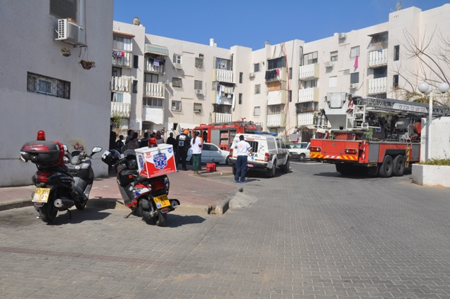 بالفيديو: حريق كبير في احدى البنايات السكنية بحي شيكونات العرب 